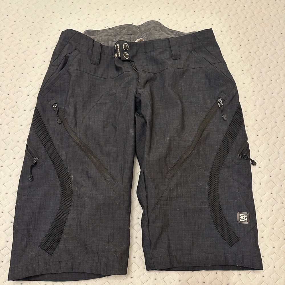 Men’s Large Raceface mountain bike shorts